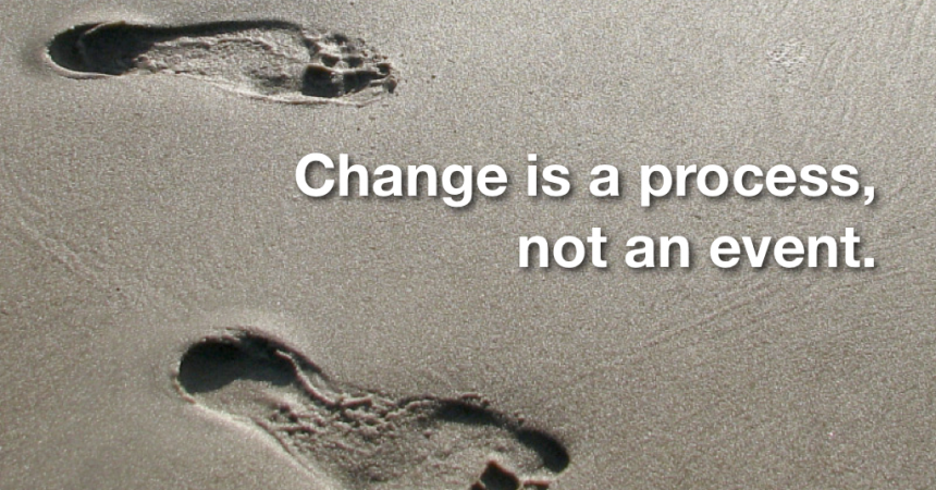 Photo foots mark in the sand with qoute change is a process not an event